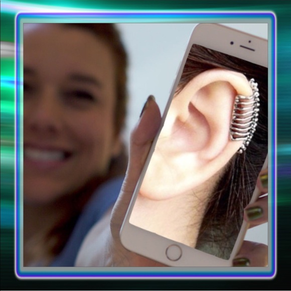 Jewelry - 1X HP Rocker Spinal Chord Ear Cuff